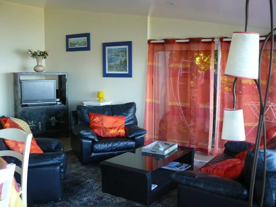Appartement Au Dessus De L'Eau à Trébeurden 0*,  France